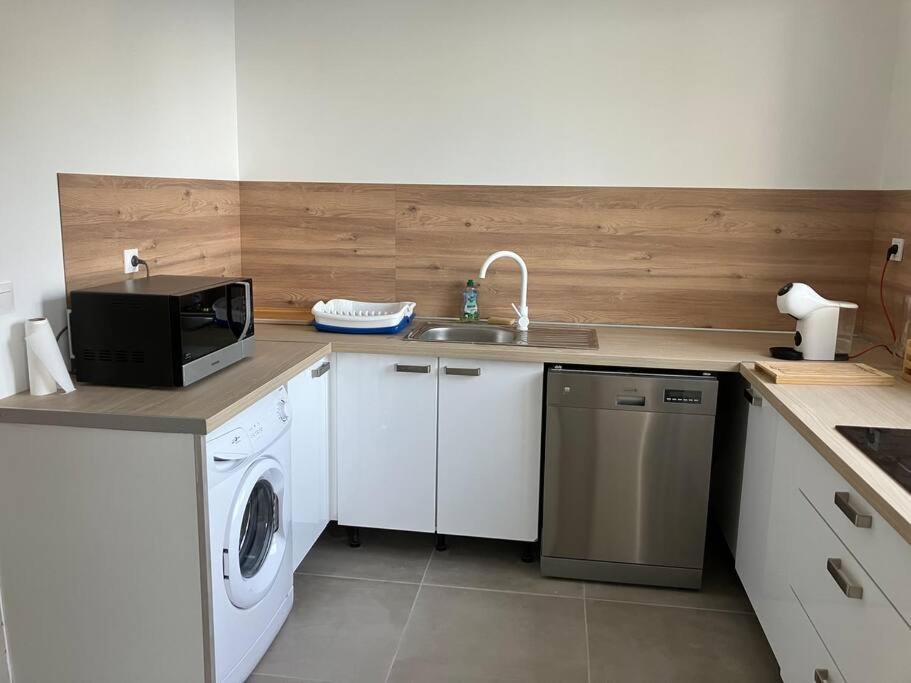 Appartement T4 Terrasse Et Vue Istres Eksteriør bilde